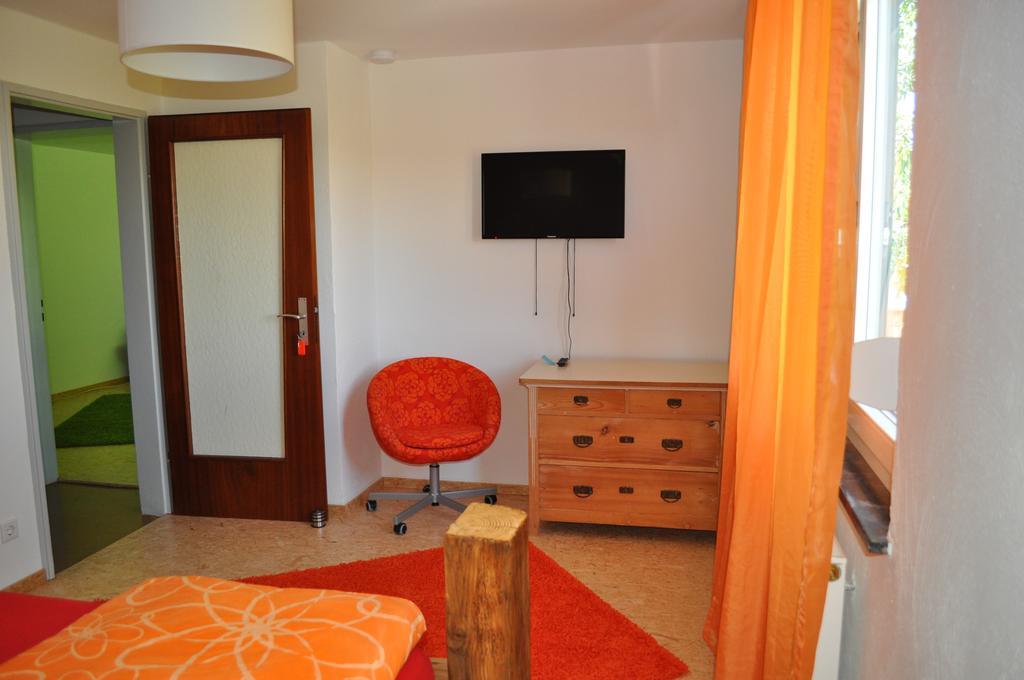 Punkrock Harbour Pension Baehr Карлсруэ Экстерьер фото